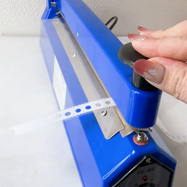 レバーを押し下げてシールする